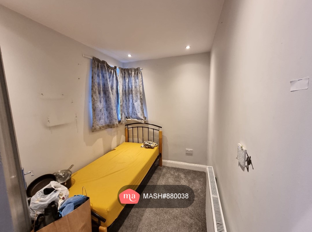 3 Bedroom Semi-detached to rent in Wembley - Mashroom